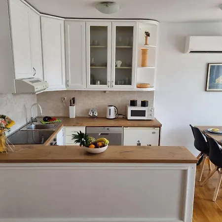 Lana Apartment